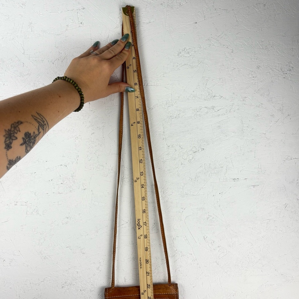 VTG Leaders in Leather Tan Leather Crossbody Bag Built in Wallet - Picture 8 of 16